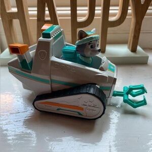 Paw Patrol Everest in her Snowmobile